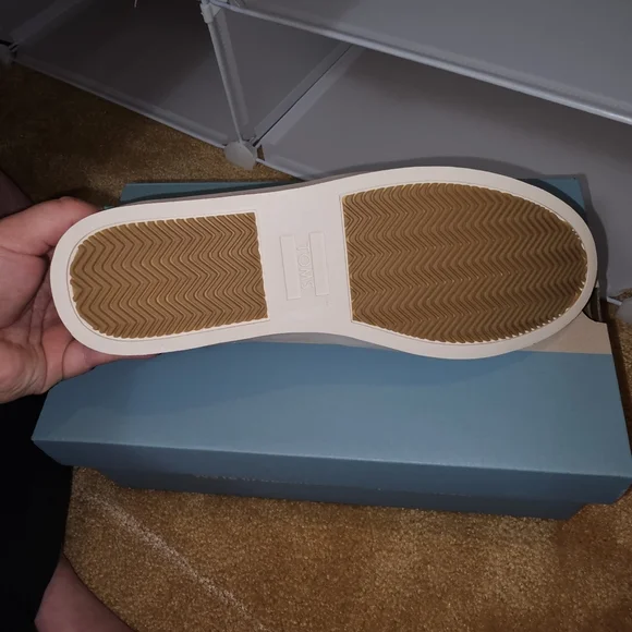 NWT Paxton TOMS - Picture 5 of 7